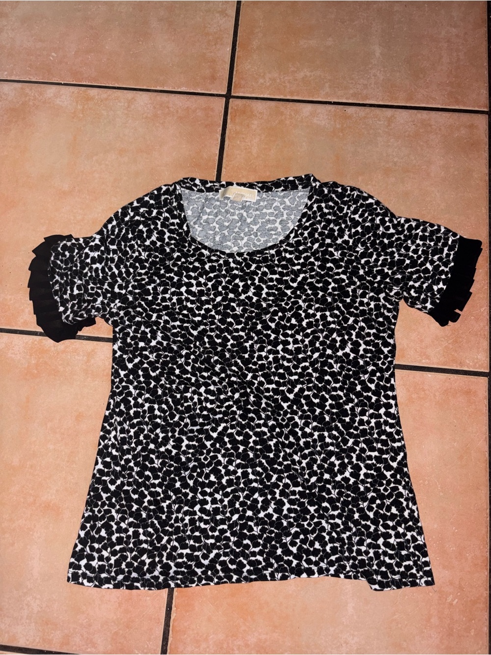 MICHAEL Michael Kors Black and White Printed Short Sleeve Blouse